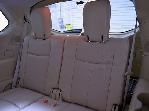 Used 2018 Nissan Pathfinder Platinum FWD image 19