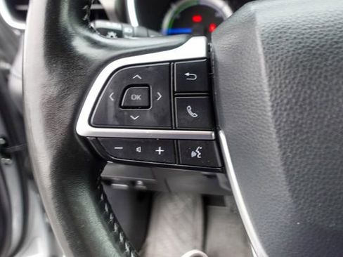 Certified 2023 Toyota Highlander XLE image 66