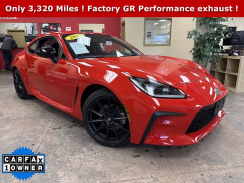 Used 2023 Toyota GR86 Premium w/ ALL Weather Mat Package (TMS) RWD image 1