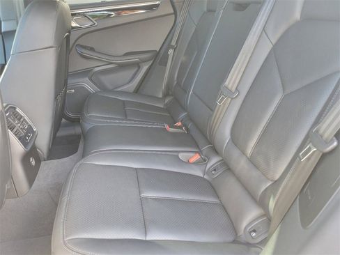 Used 2025 Porsche Macan image 10