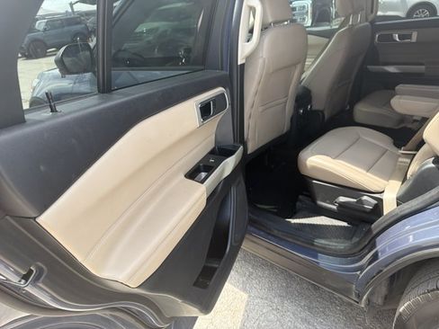 Used 2021 Ford Explorer XLT w/ Equipment Group 202A RWD image 16