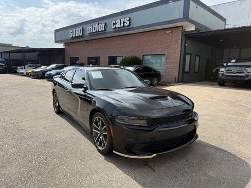 Used 2023 Dodge Charger R/T RWD image 2