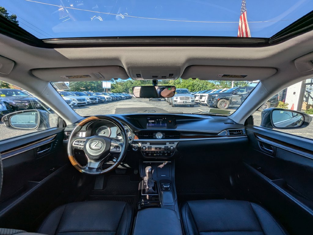 Used 2016 Lexus ES 350 w/ Premium Package w/Wood Trim FWD image 43