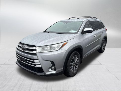 Used 2017 Toyota Highlander XLE AWD/4WD image 7
