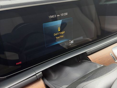 Used 2021 Mercedes-Benz GLE 450 4MATIC image 2