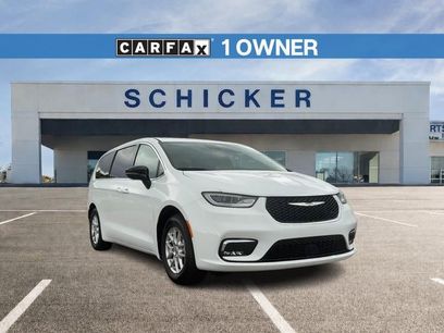 Used 2024 Chrysler Pacifica Touring-L