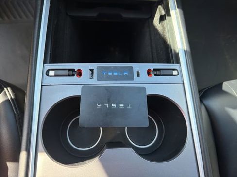 Used 2022 Tesla Model Y Performance image 31