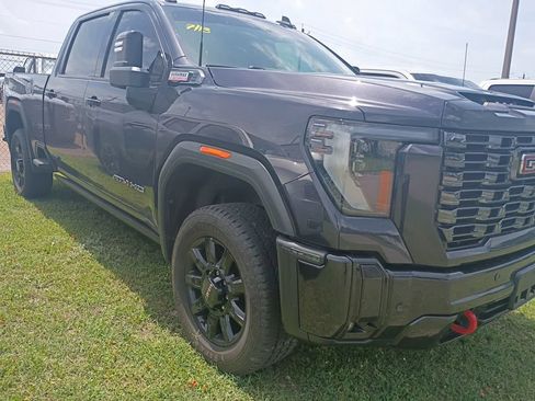 Used 2025 GMC Sierra 2500 AT4 w/ AT4 Premium Plus Package AWD/4WD image 9