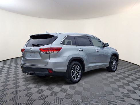 Used 2018 Toyota Highlander XLE AWD/4WD image 6