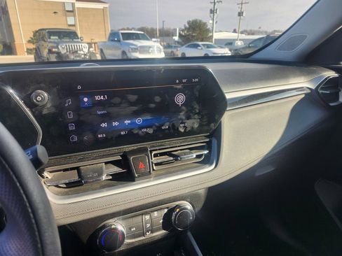 Used 2025 Chevrolet TrailBlazer LT image 12