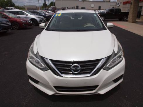 Used 2016 Nissan Altima 2.5 SV w/ Convenience Package FWD image 4