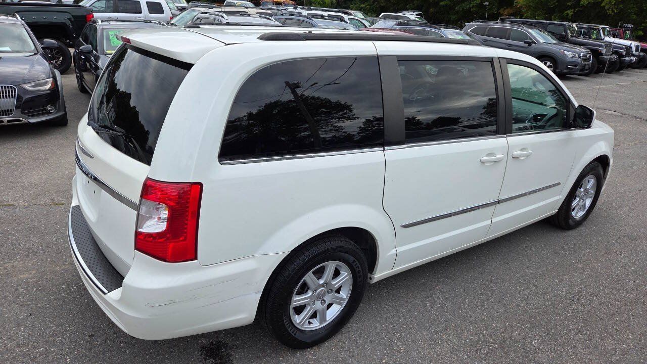 Used 2011 Chrysler Town & Country Touring FWD image 14