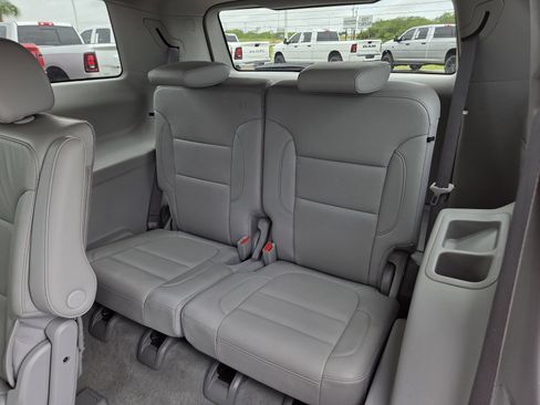 Used 2023 GMC Acadia SLT AWD/4WD image 23