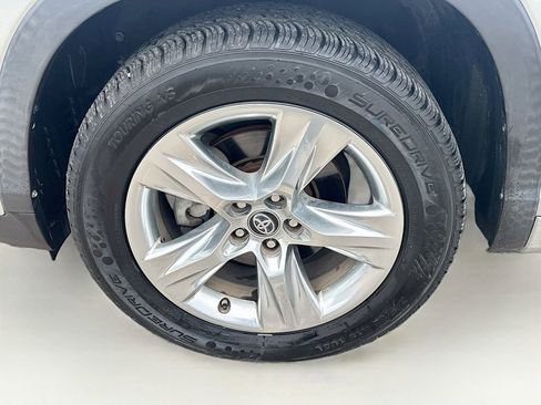Used 2018 Toyota Highlander Limited FWD image 42