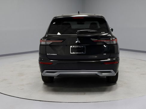 New 2025 Mitsubishi Outlander SE image 8