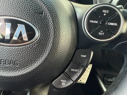 Used 2016 Kia Soul FWD image 28