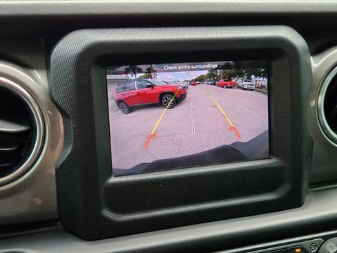 Certified 2019 Jeep Wrangler Unlimited Sahara AWD/4WD image 24