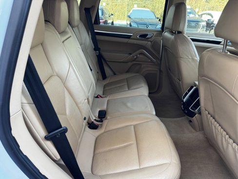 Used 2014 Porsche Cayenne Platinum Edition image 35