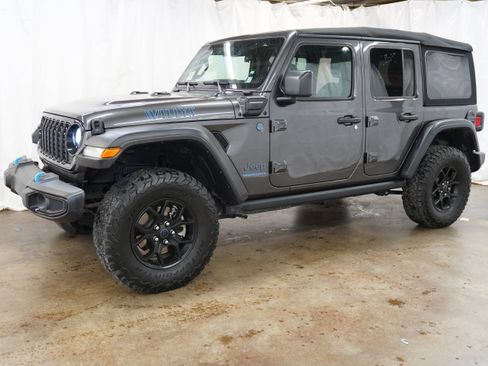 Used 2024 Jeep Wrangler Unlimited AWD/4WD image 10