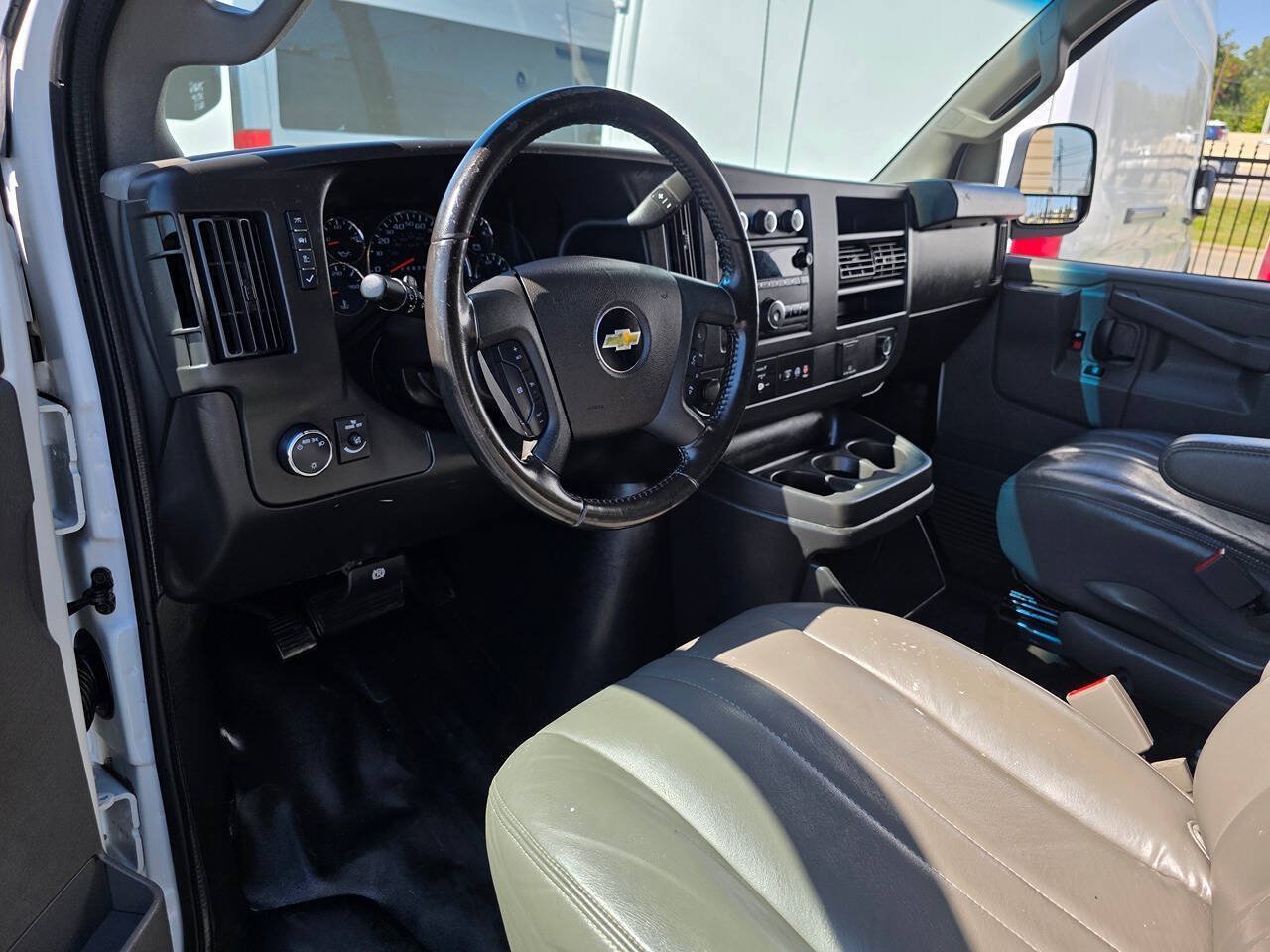 Used 2022 Chevrolet Express 3500 LS RWD image 15