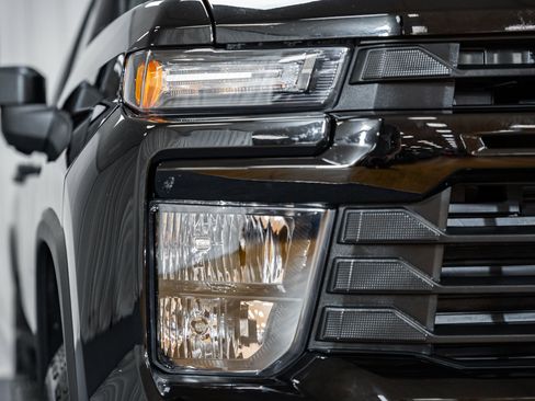 Used 2024 Chevrolet Silverado 2500 Custom image 9