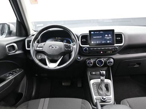 Used 2025 Hyundai Venue SEL FWD image 11