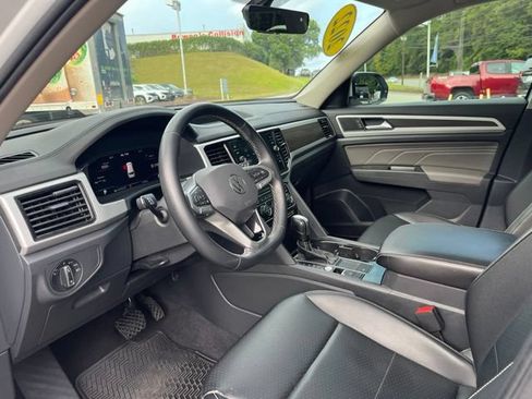 Used 2022 Volkswagen Atlas SE w/ Panoramic Sunroof Package FWD image 6