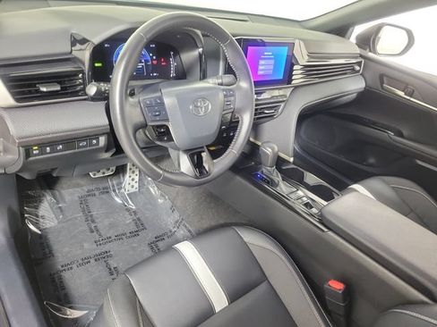 Used 2025 Toyota Camry SE w/ Convenience Package FWD image 18