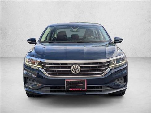 Used 2022 Volkswagen Passat 2.0T SE image 2