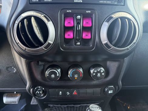 Used 2018 Jeep Wrangler Unlimited Sport S AWD/4WD image 24