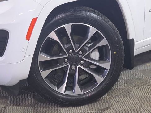 Used 2024 Jeep Grand Cherokee Overland w/ Adv Protech Group III image 2