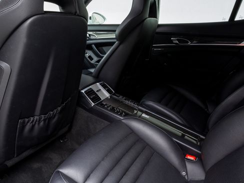 Used 2016 Porsche Panamera GTS image 31