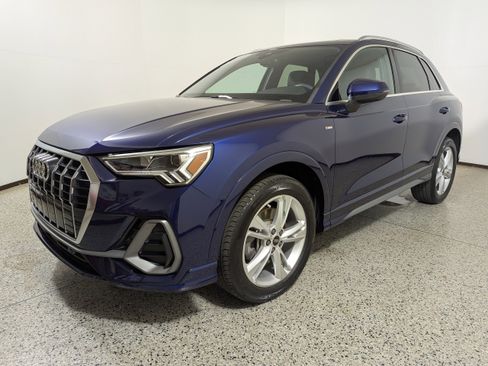 Certified 2023 Audi Q3 2.0T Premium Plus w/ Premium Plus Package image 3