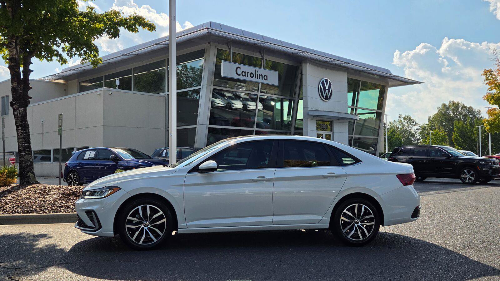 Certified 2026 Volkswagen Jetta SE FWD image 2