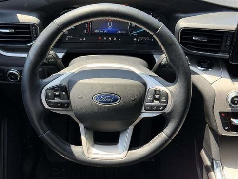 Used 2022 Ford Explorer XLT w/ Equipment Group 202A AWD/4WD image 15