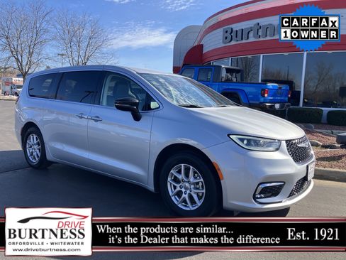 Used 2024 Chrysler Pacifica Touring-L image 1