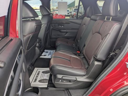 Certified 2025 Honda Pilot Black Edition image 12