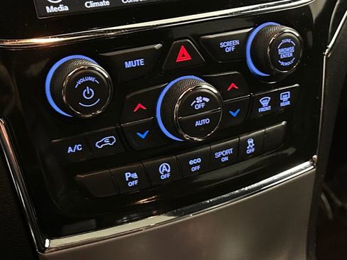 Used 2022 Jeep Grand Cherokee Limited w/ Tech Group image 22