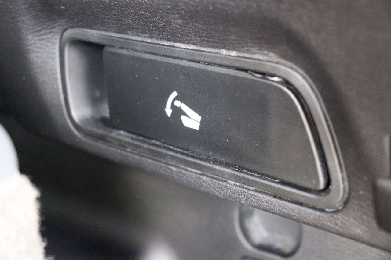 Used 2025 Mitsubishi Outlander SE FWD image 60