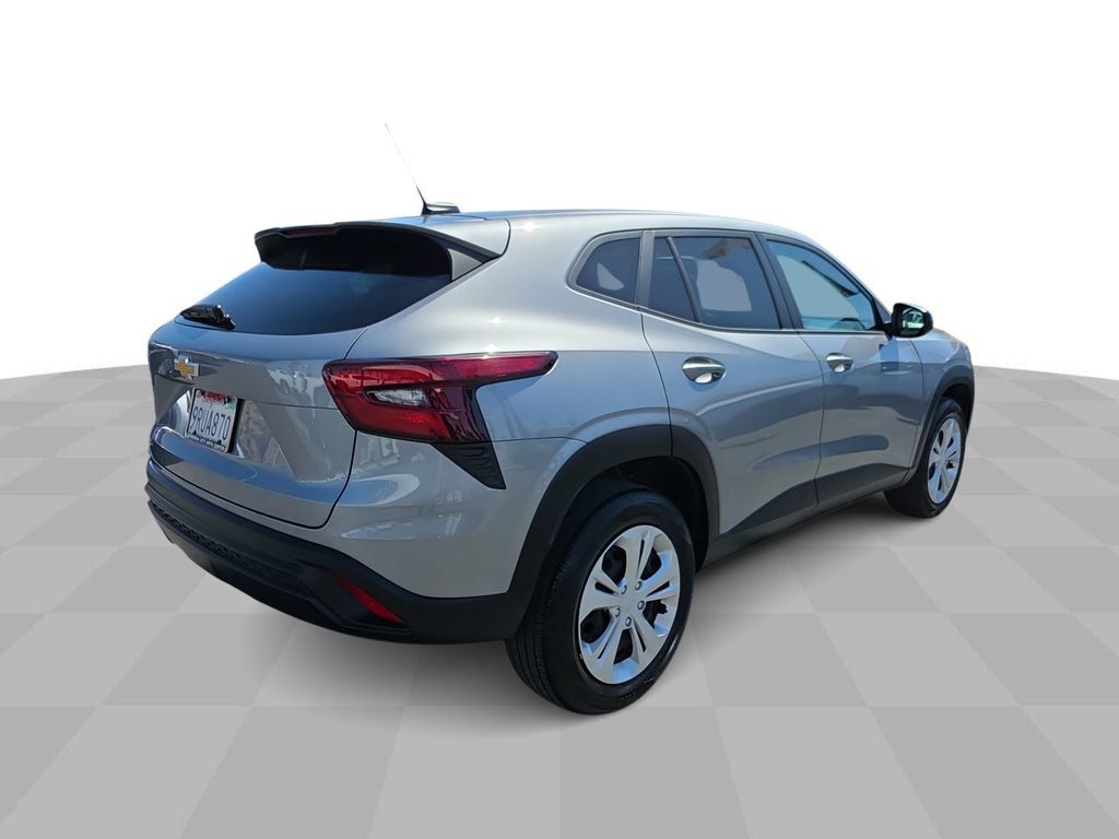 Used 2025 Chevrolet Trax LS FWD image 8