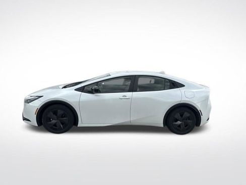 Used 2024 Toyota Prius LE FWD image 2
