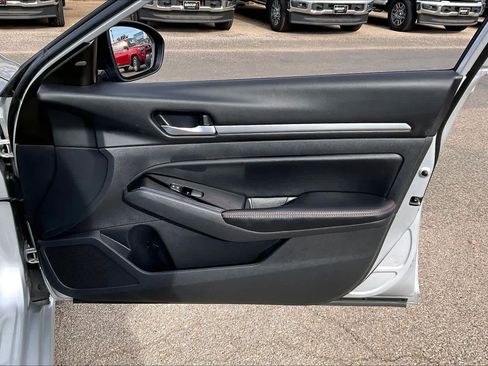 Used 2024 Nissan Altima 2.5 SR image 21