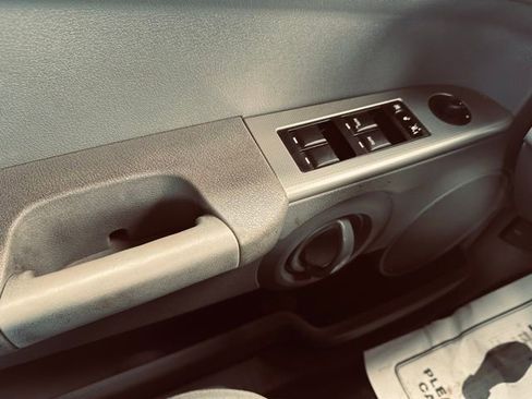 Used 2007 Jeep Commander Sport w/ Trailer Tow Group IV image 26