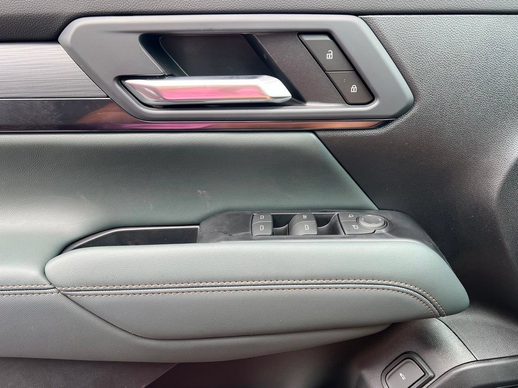 New 2027 GMC Terrain AT4 w/ LPO, Black Badging Package AWD/4WD image 21