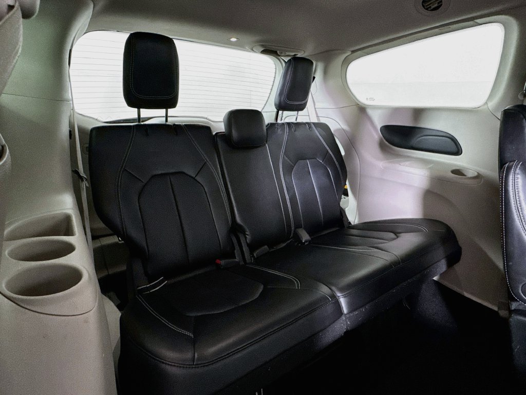 Used 2024 Chrysler Pacifica Touring-L FWD image 26