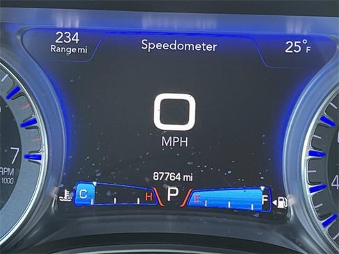 Used 2017 Chrysler 300 C image 42