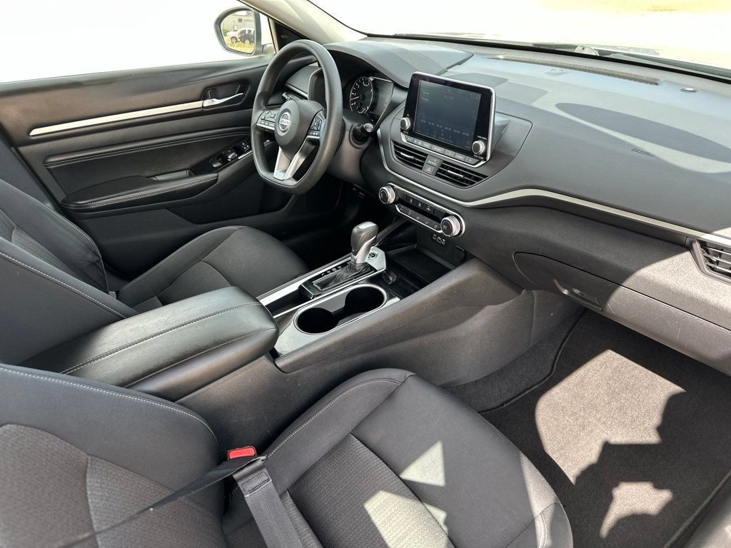 Used 2021 Nissan Altima 2.5 SV FWD image 25