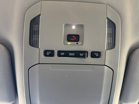 Used 2024 Toyota Highlander LE image 28