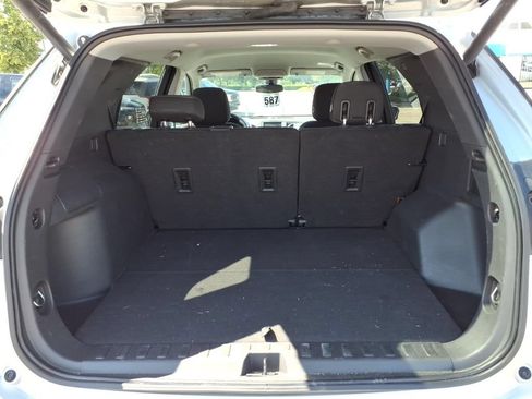 Used 2020 Chevrolet Equinox LT w/ Driver Convenience Package AWD/4WD image 8