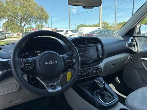 Used 2025 Kia Soul LX w/ LX Technology Package image 22